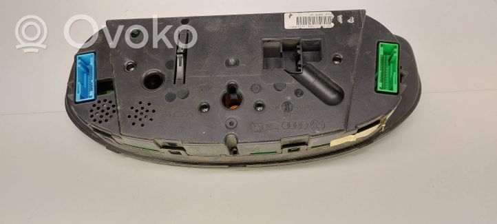 Volkswagen PASSAT B5 Geschwindigkeitsmesser Cockpit 88311245