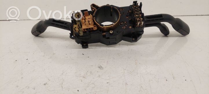 Audi A4 S4 B5 8D Leva/interruttore dell’indicatore di direzione e tergicristallo 4D0953513A