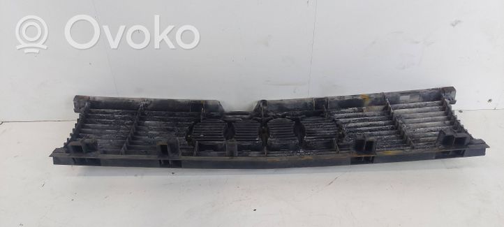 Audi 80 90 B2 Grotelės priekinės 811853655D