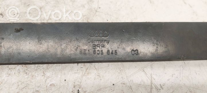 Audi A4 S4 B6 8E 8H Kita variklio skyriaus detalė 8E1805645