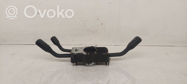 Audi A4 S4 B5 8D Leva/interruttore dell’indicatore di direzione e tergicristallo 4D0953513B