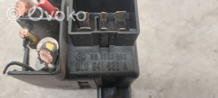 Volkswagen PASSAT B5 Rėlių montavimo blokas 8L0941822A