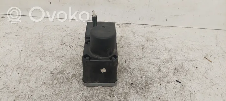 Volkswagen Golf IV Central locking vacuum pump 1h0962257