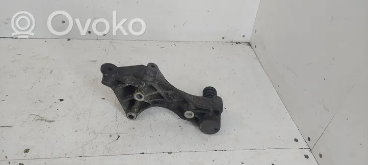 Volkswagen Polo IV 9N3 Support de générateur / alternateur 03G903143C