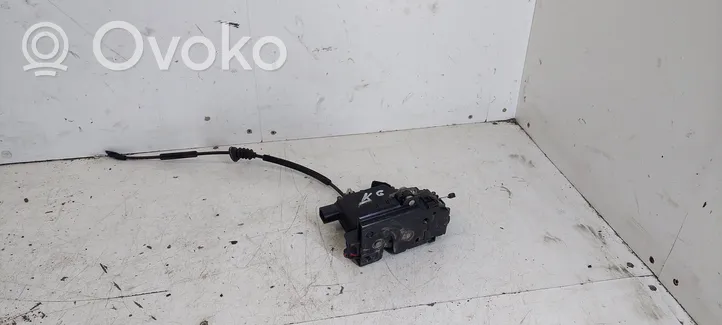 Volkswagen Golf IV Rear door lock 3B08390154