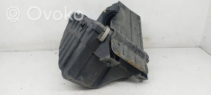 Volkswagen PASSAT B5 Oro filtro dėžė 058133843