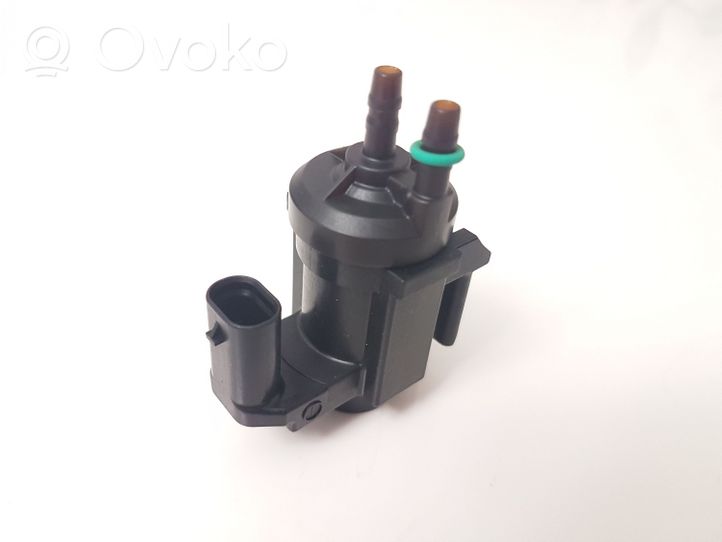 BMW 4 F36 Gran coupe Vacuum valve 8570591