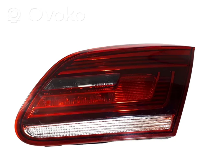 Volkswagen PASSAT CC Lampy tylnej klapy bagażnika 3C8945308T