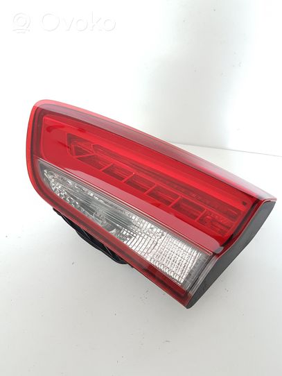 Hyundai i30 Lampy tylnej klapy bagażnika 92404G4100