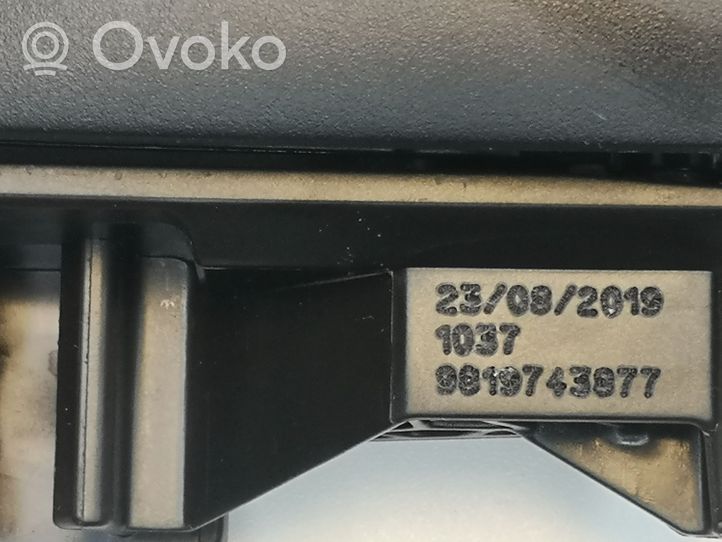 Opel Combo E Klamka wewnętrzna drzwi przednich 9819743877