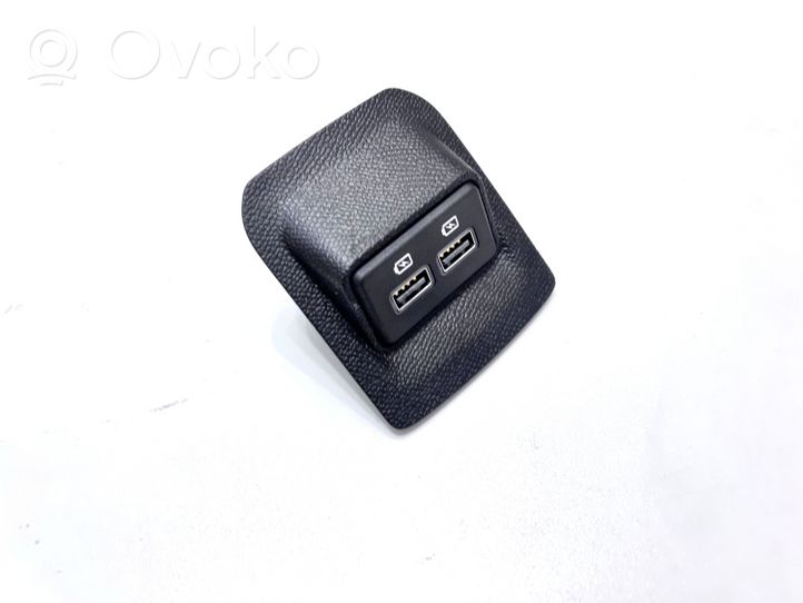 Peugeot 3008 II Connecteur/prise USB 9827093777