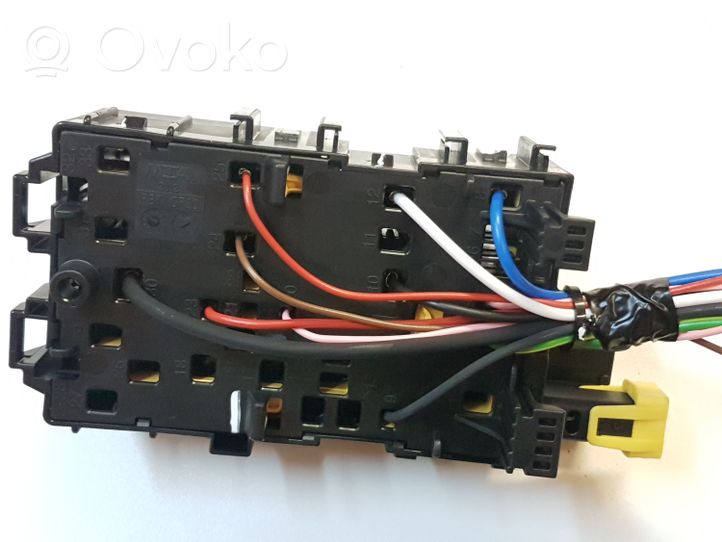 Peugeot 3008 II Module de fusibles 9675730380