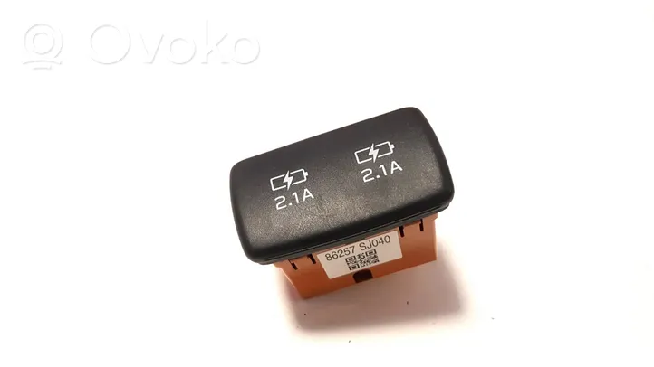 Subaru Forester SK USB-pistokeliitin 86257SJ040