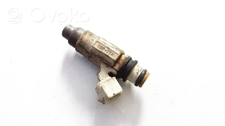 Suzuki XL7 I Injecteur de carburant 7740191