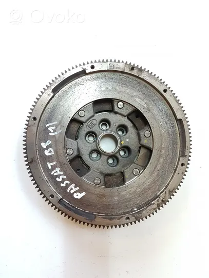 Volkswagen PASSAT B8 Dual mass flywheel 04L105266C