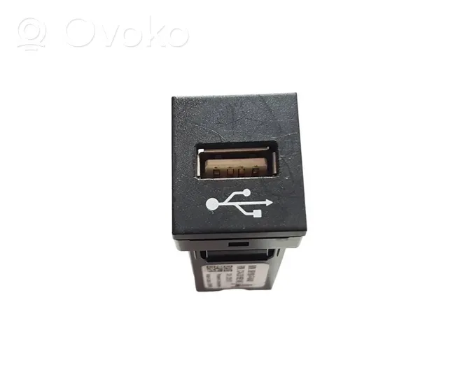 Toyota C-HR USB-pistokeliitin 86190F4040