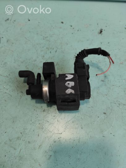 Audi A4 S4 B6 8E 8H Turboahtimen magneettiventtiili 059906029A