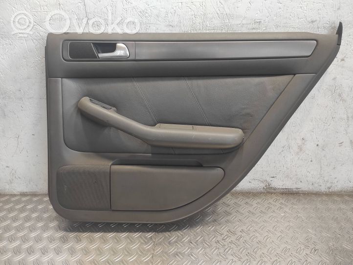 Audi A6 Allroad C5 Rivestimento del pannello della portiera posteriore 