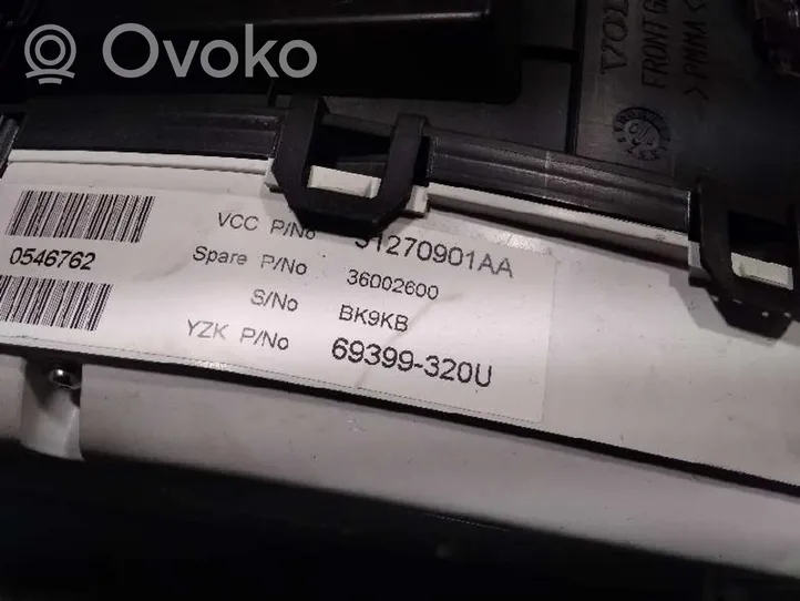 Volvo S60 Спидометр (приборный щиток) 31270901AA