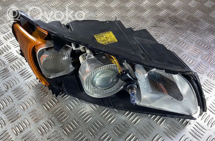 Volvo C30 Lampa przednia 31214538