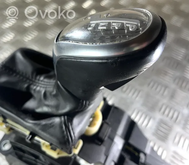 Volvo S80 Lewarek zmiany biegów / górny P31325216