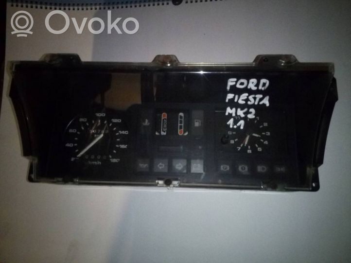 Ford Fiesta Compteur de vitesse tableau de bord 84FB10841CD