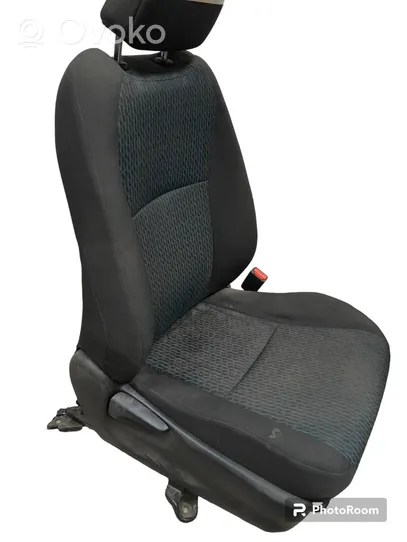 Toyota Yaris Fotel przedni pasażera 