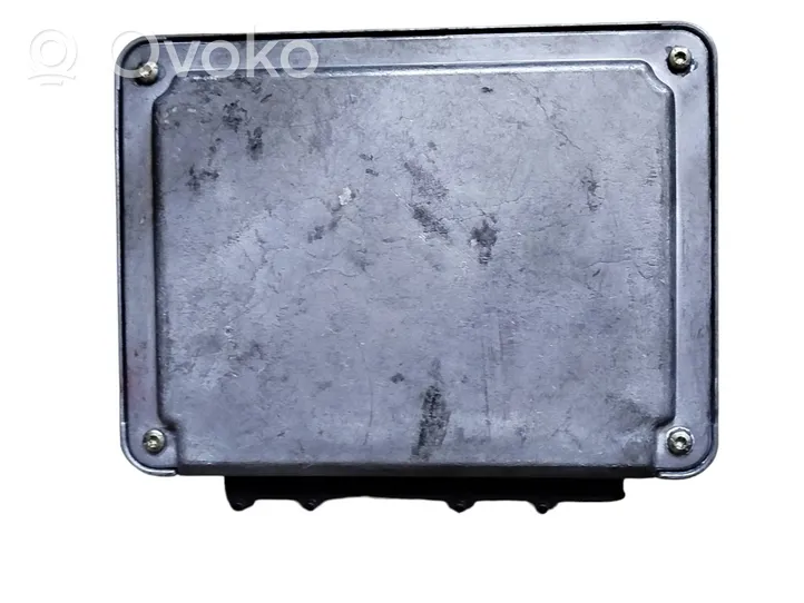 Audi A4 S4 B5 8D Variklio valdymo blokas 038906018S