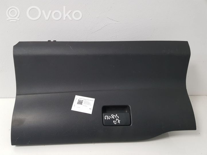 Toyota Auris 150 Hansikaslokeron kannen suoja 5555202100