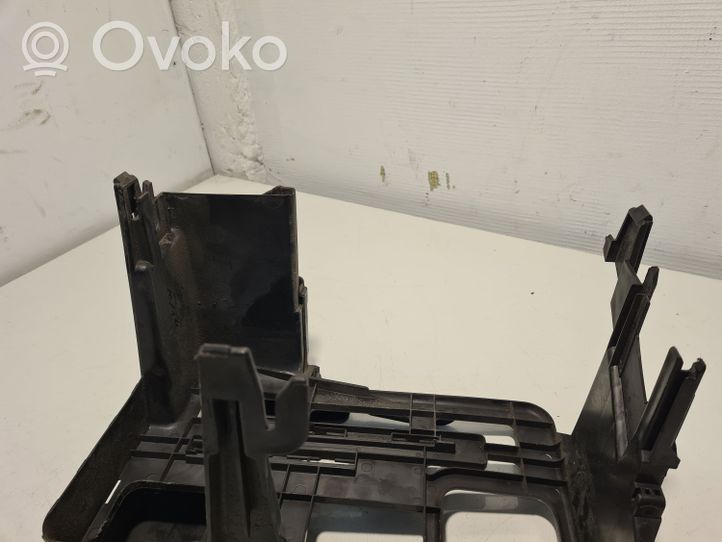 Volkswagen Polo IV 9N3 Support boîte de batterie 