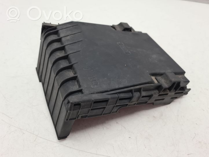 Volkswagen Caddy Fuse box cover 1K0937132F