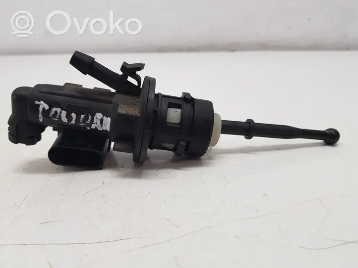 Volkswagen Touran I Clutch master cylinder 1K0721388