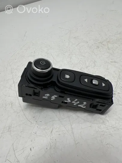 Renault Captur Unidad central de control multimedia 253B08825R