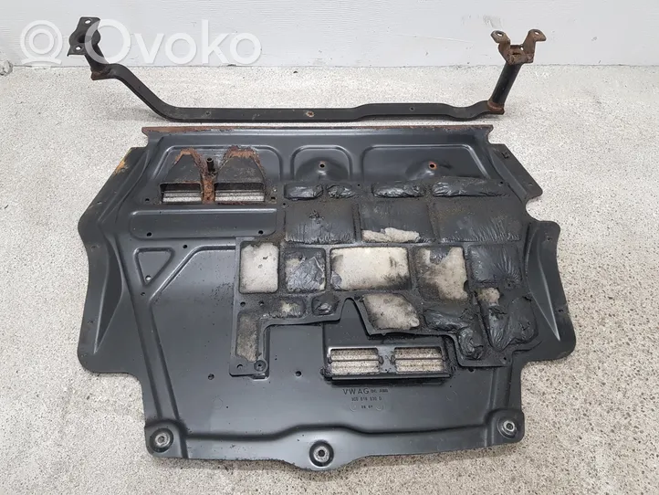 Volkswagen PASSAT B6 Engine splash shield/under tray 3C0018930D