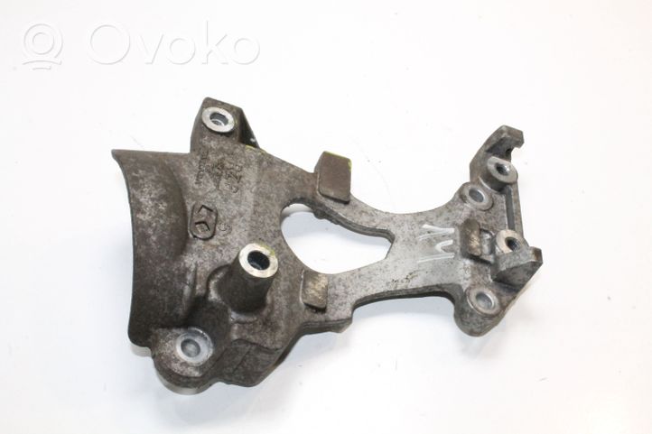 Honda CR-V Generator/alternator bracket 