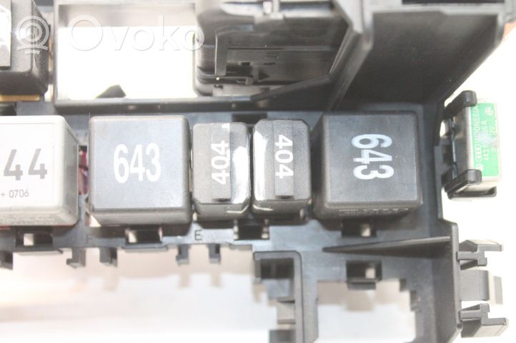 Audi Q7 4L Relay mounting block 4L1937503