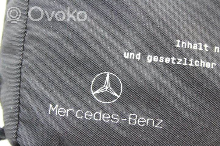 Mercedes-Benz C W204 Vaistinėlė 