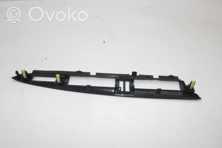 Toyota Auris E180 Kojelaudan hansikaslokeron lista 5541202240