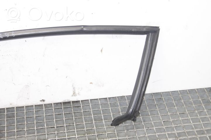 Volkswagen Scirocco Listwa / Uszczelka szyby drzwi 1K8867337