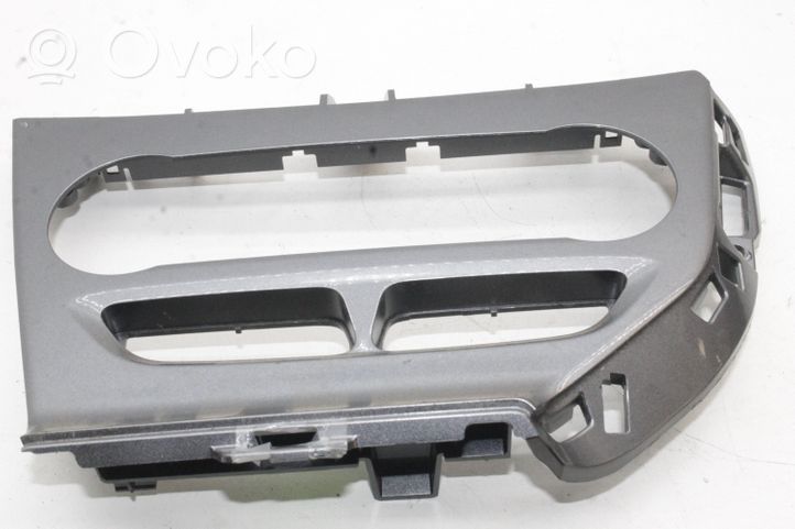 Ford Focus Kojelaudan hansikaslokeron lista BM5118522