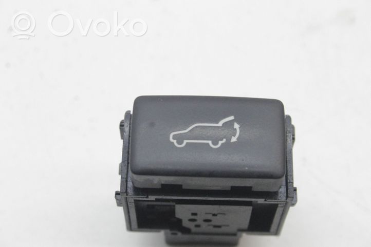 Subaru Forester SJ Bouton interrupteur ouverture du coffre 