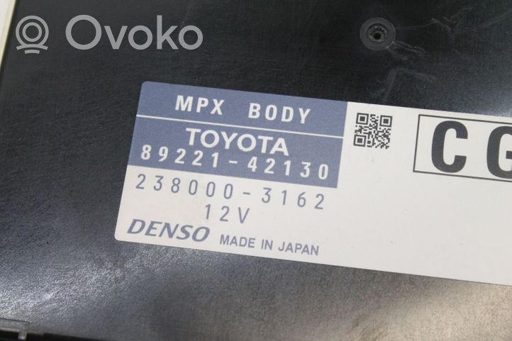 Toyota RAV 4 (XA40) Releen moduulikiinnike 8922142130