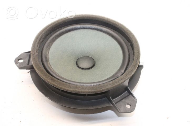 Toyota RAV 4 (XA40) Takaoven kaiutin 8616052330