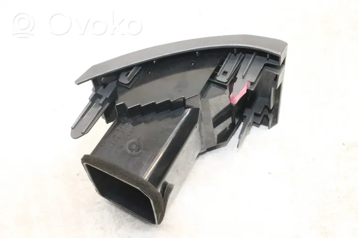 Toyota Prius (XW30) Kojelaudan tuuletussuuttimen suojalista 5565047070