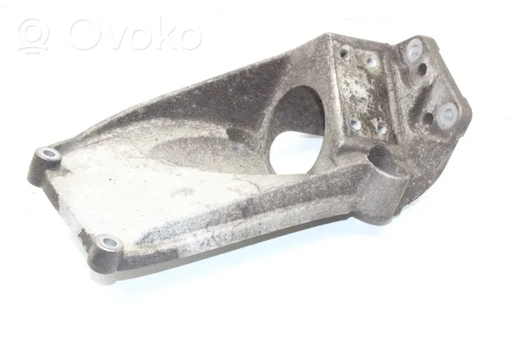 Volvo V60 Supporto di montaggio scatola del cambio 31370633