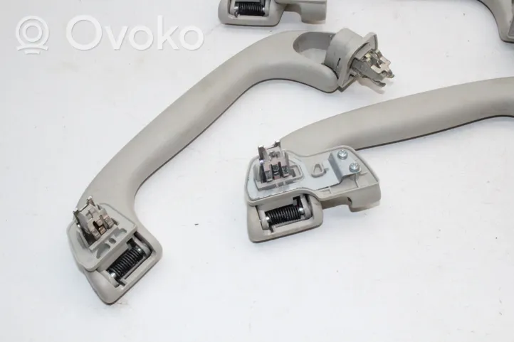 Subaru Outback (BS) Un set di maniglie per il soffitto 