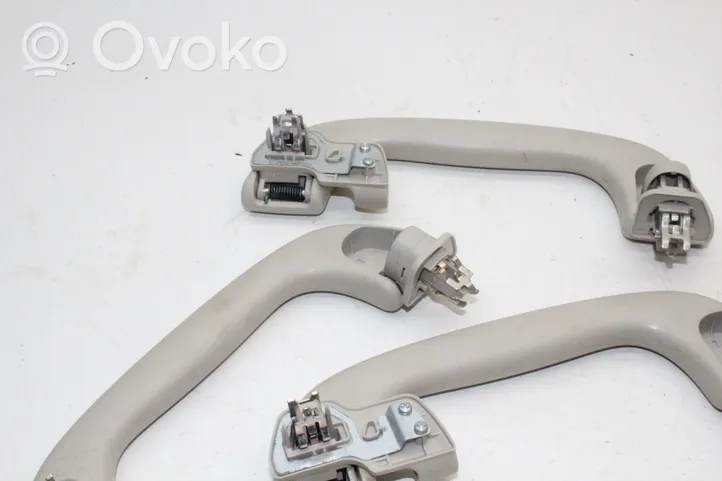 Subaru Outback (BS) Un set di maniglie per il soffitto 