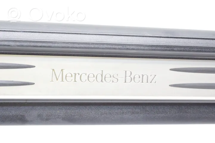 Mercedes-Benz SLK R171 Etuoven kynnyksen suojalista 1716800135