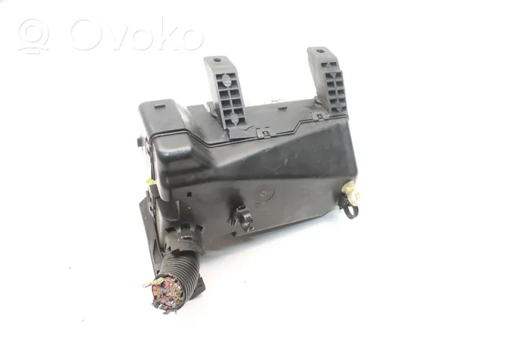 Mitsubishi Pajero Fuse box set 86384005