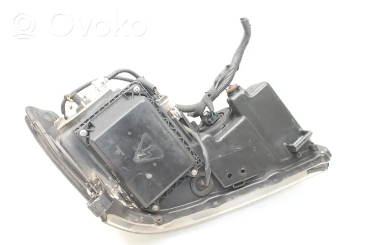 Lexus RX 330 - 350 - 400H Lampa przednia 